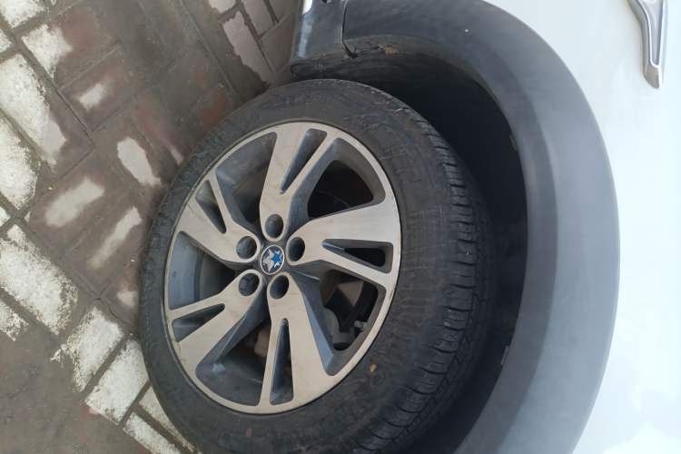 Used Venucia T70X 2015 2.0L CVT SmartFun Sport Edition Right Front Wheel Hub