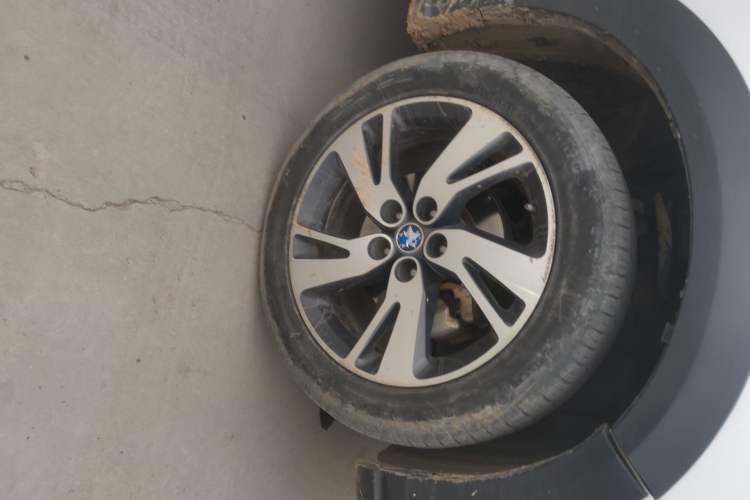 Used Venucia T70X 2015 2.0L CVT Smart Enjoyment Sport Edition Right Front Wheel Hub