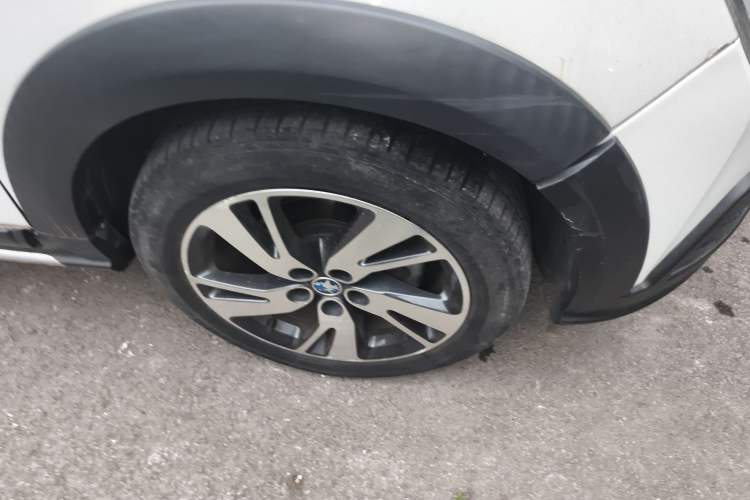 Used Venucia T70X 2015 2.0L CVT SmartFun Sport Edition Right Front Wheel Hub