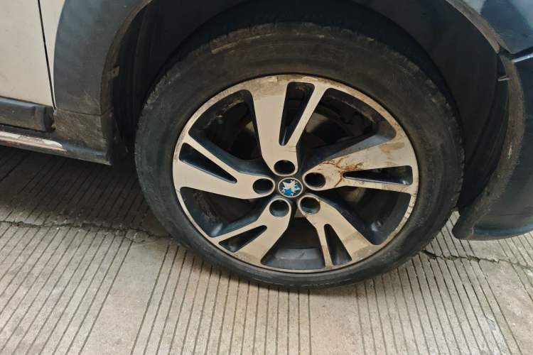 Used Venucia T70X 2015 2.0L CVT SmartFun Sport Edition Right Front Wheel Hub