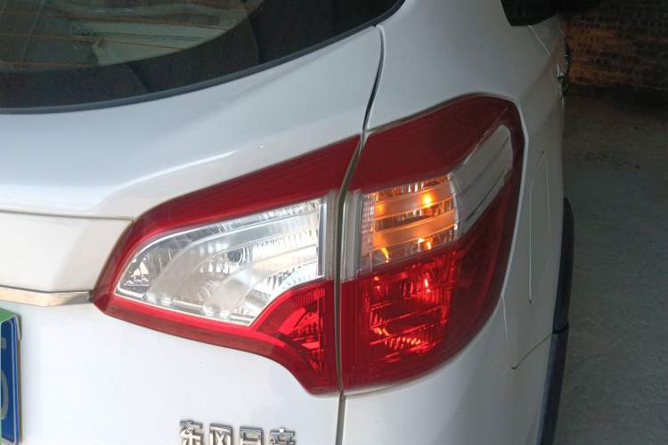 Used Venucia T70X 2015 2.0L CVT SmartFun Sport Edition Right Rear Taillight