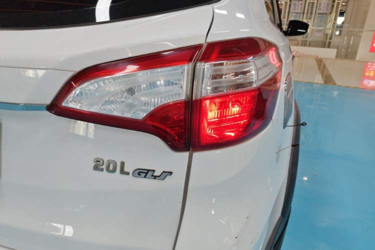 Used Venucia T70X 2015 2.0L CVT SmartFun Sport Edition Right Rear Taillight