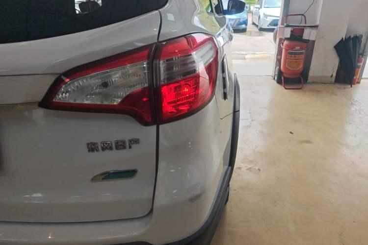 Used Venucia T70X 2015 2.0L CVT SmartFun Sport Edition Right Rear Taillight