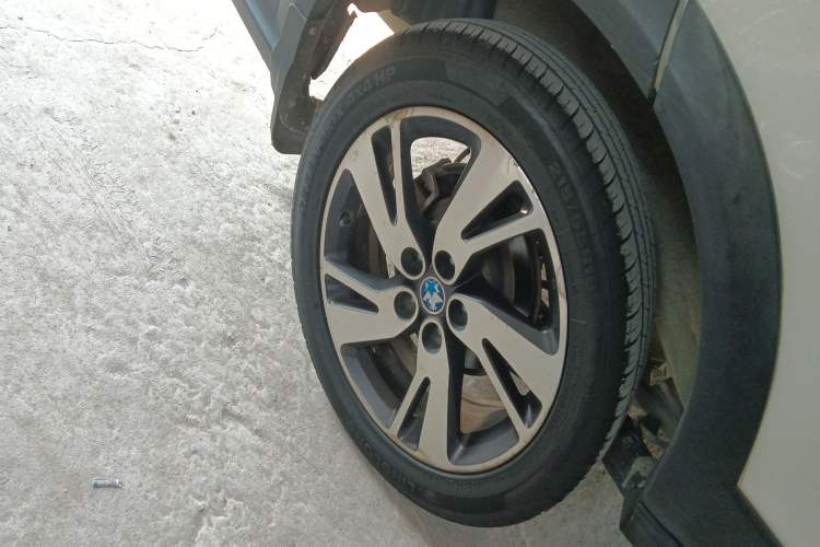 Used Venucia T70X 2015 2.0L CVT SmartFun Sport Edition Right Rear Wheel Hub