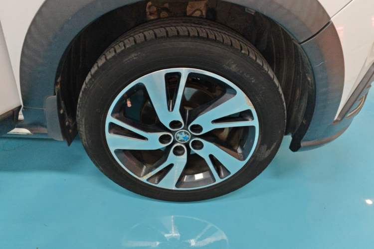 Used Venucia T70X 2015 2.0L CVT SmartFun Sport Edition Right Rear Wheel Hub