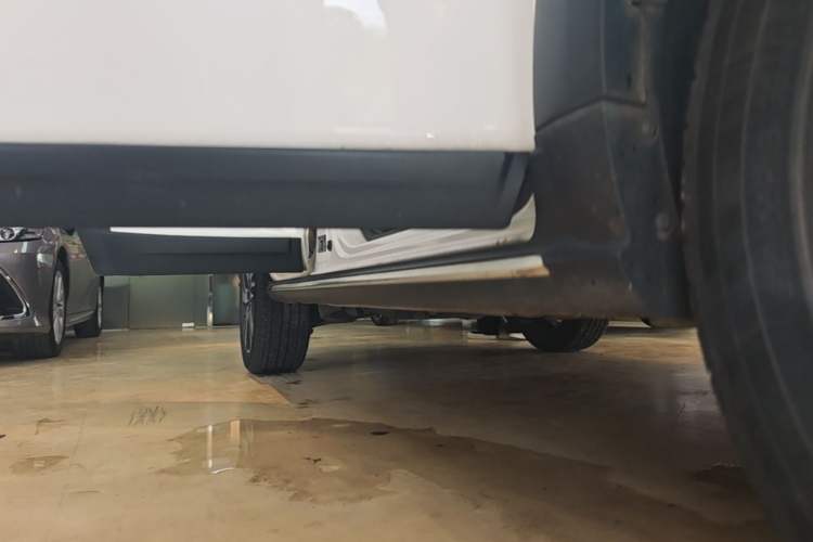 Used Venucia T70X 2015 2.0L CVT SmartFun Sport Edition Right Side Sill
