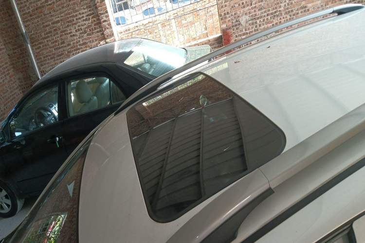 Used Venucia T70X 2015 2.0L CVT SmartFun Sport Edition Roof
