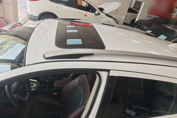 Used Venucia T70X 2015 2.0L CVT SmartFun Sport Edition Roof