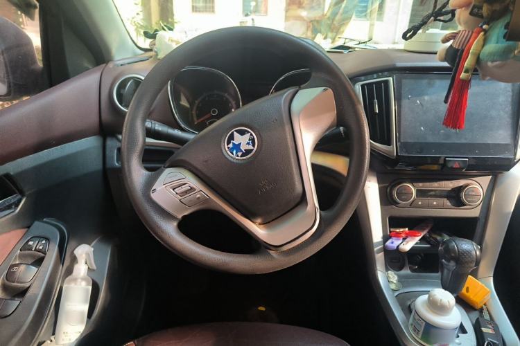 Used Venucia T70X 2015 2.0L CVT SmartFun Sport Edition Steering Wheel