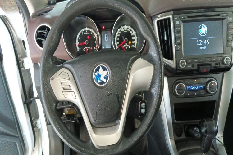 Used Venucia T70X 2015 2.0L CVT SmartFun Sport Edition Steering Wheel
