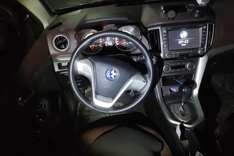 Used Venucia T70X 2015 2.0L CVT SmartFun Sport Edition Steering Wheel