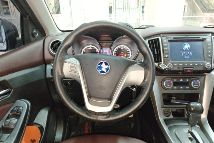 Used Venucia T70X 2015 2.0L CVT SmartFun Sport Edition Steering Wheel