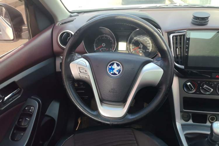 Used Venucia T70X 2015 2.0L Manual RuiXiang Sport Edition Steering Wheel