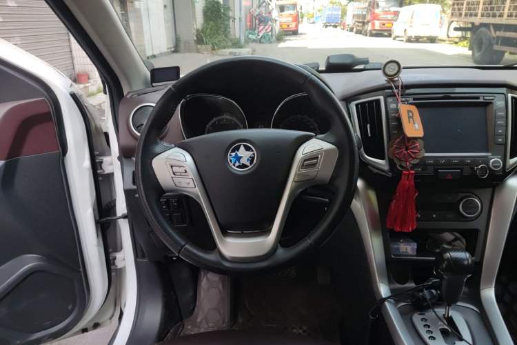 Used Venucia T70X 2015 2.0L CVT Smart Enjoyment Sport Edition Steering Wheel