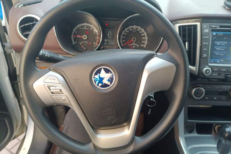 Used Venucia T70X 2015 2.0L CVT SmartFun Sport Edition Steering Wheel
