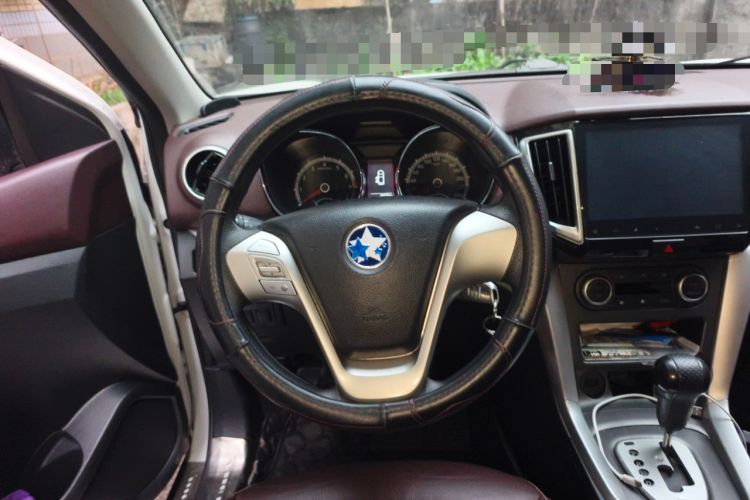 Used Venucia T70X 2015 2.0L CVT SmartFun Sport Edition Steering Wheel