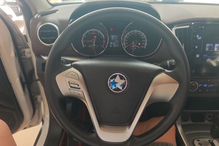 Used Venucia T70X 2015 2.0L CVT SmartFun Sport Edition Steering Wheel