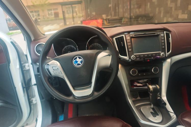 Used Venucia T70X 2015 2.0L CVT SmartFun Sport Edition Steering Wheel