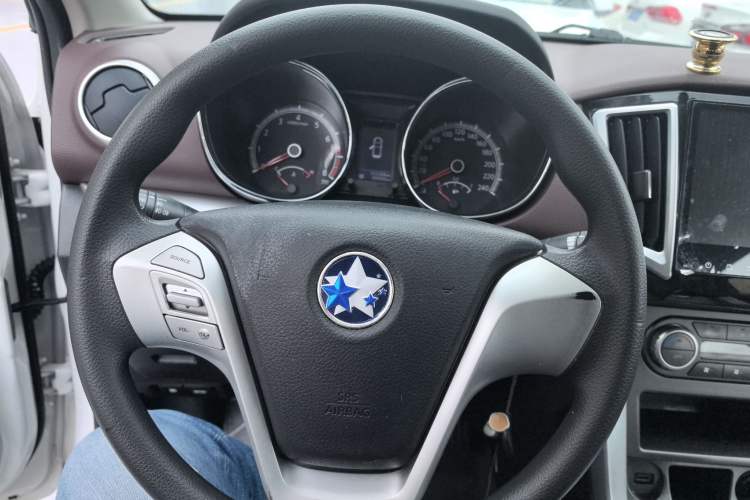 Used Venucia T70X 2015 2.0L CVT SmartFun Sport Edition Steering Wheel