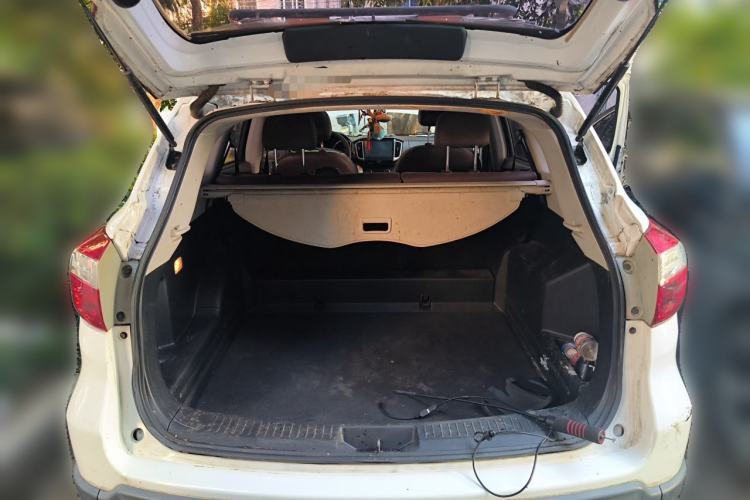 Used Venucia T70X 2015 2.0L CVT SmartFun Sport Edition Trunk