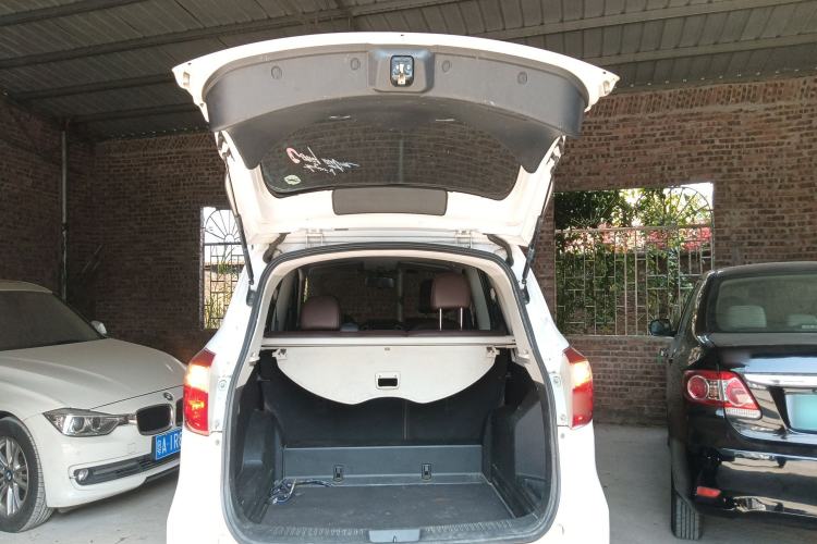 Used Venucia T70X 2015 2.0L CVT SmartFun Sport Edition Trunk