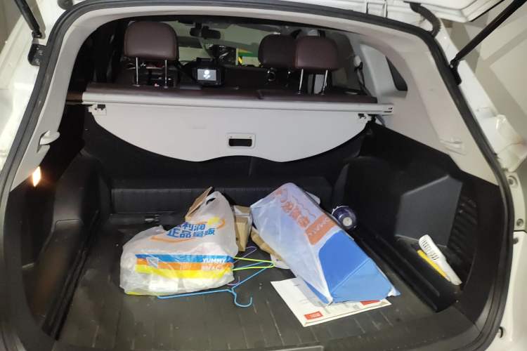Used Venucia T70X 2015 2.0L CVT SmartFun Sport Edition Trunk
