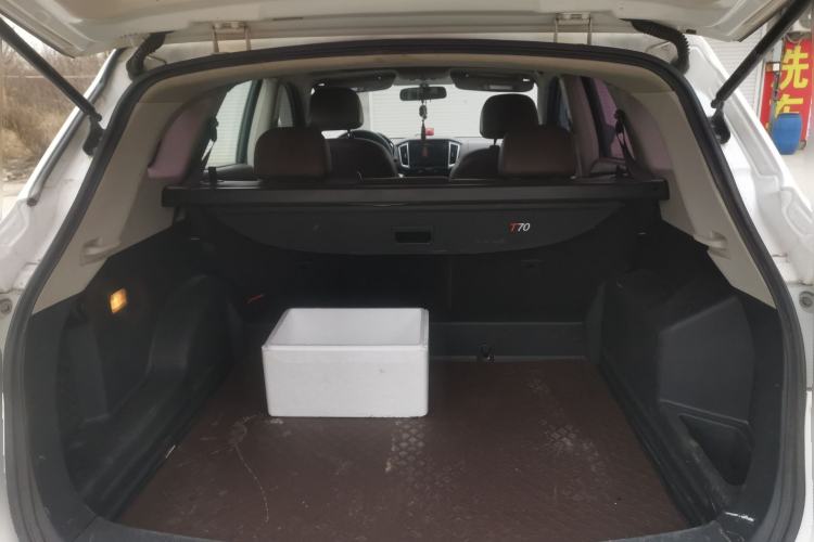 Used Venucia T70X 2015 2.0L CVT Smart Enjoyment Sport Edition Trunk