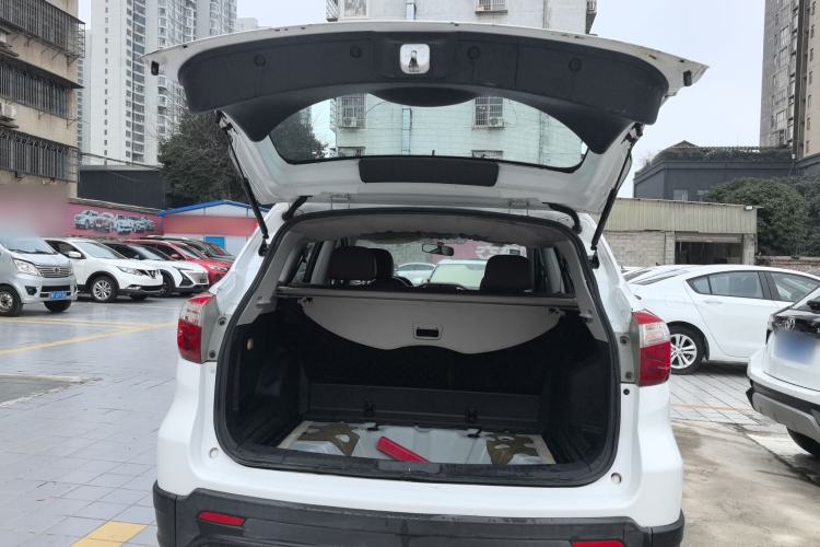 Used Venucia T70X 2015 2.0L CVT SmartFun Sport Edition Trunk