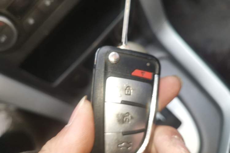 Used Venucia T70X 2015 2.0L CVT Smart Enjoyment Sport Edition Vehicle Key