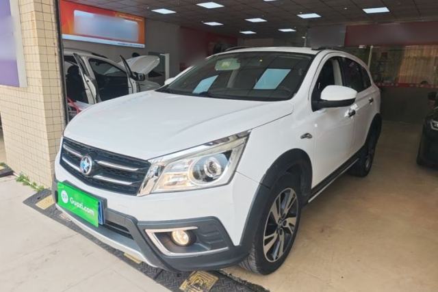 Used Venucia T70X 2015 2.0L CVT SmartFun Sport Edition