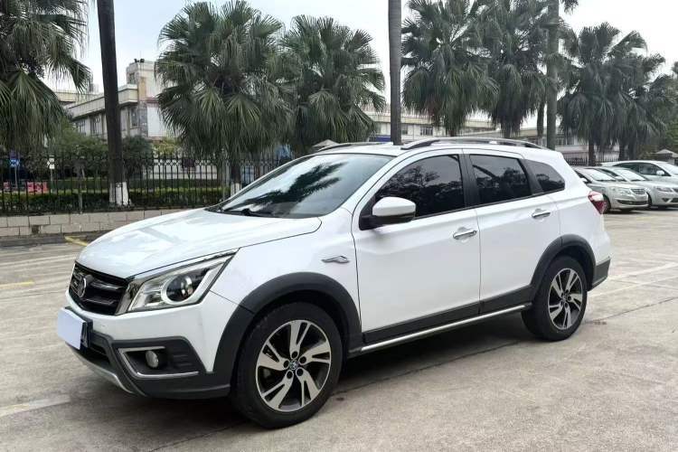 Used Venucia T70X 2015 2.0L CVT SmartFun Sport Edition Guazi used car, China used car export, Used car for sale, Used  cars, Cheapest cars for sale