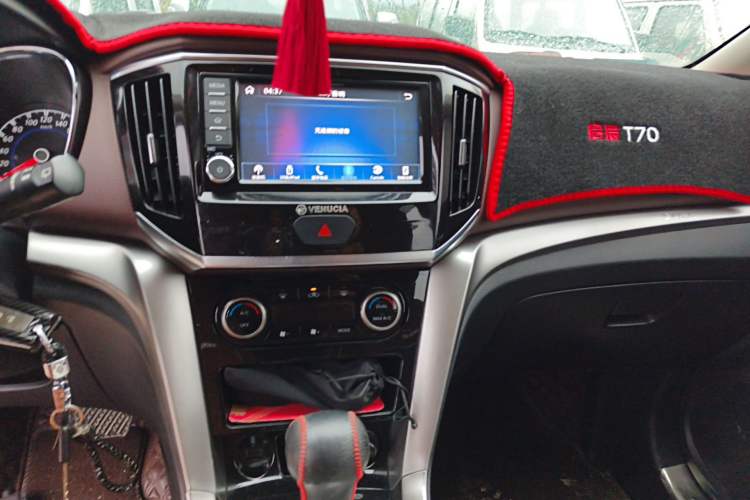 Used Venucia T70X 2016 2.0L CVT SmartFun Sport Edition Audio And AC Panel