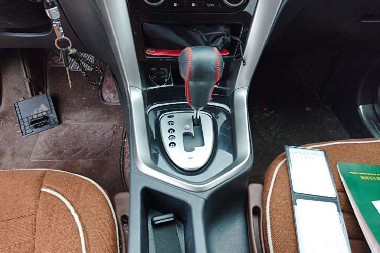 Used Venucia T70X 2016 2.0L CVT SmartFun Sport Edition Gear Lever