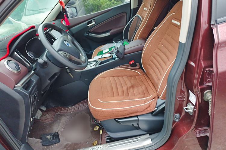 Used Venucia T70X 2016 2.0L CVT SmartFun Sport Edition Left Front Seat