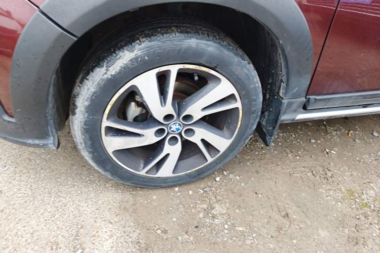 Used Venucia T70X 2016 2.0L CVT SmartFun Sport Edition Left Front Wheel Hub