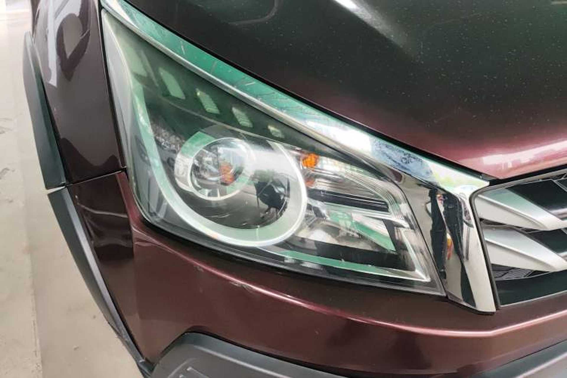 Used Venucia T70X 2016 2.0L CVT SmartFun Sport Edition Right Front Headlight