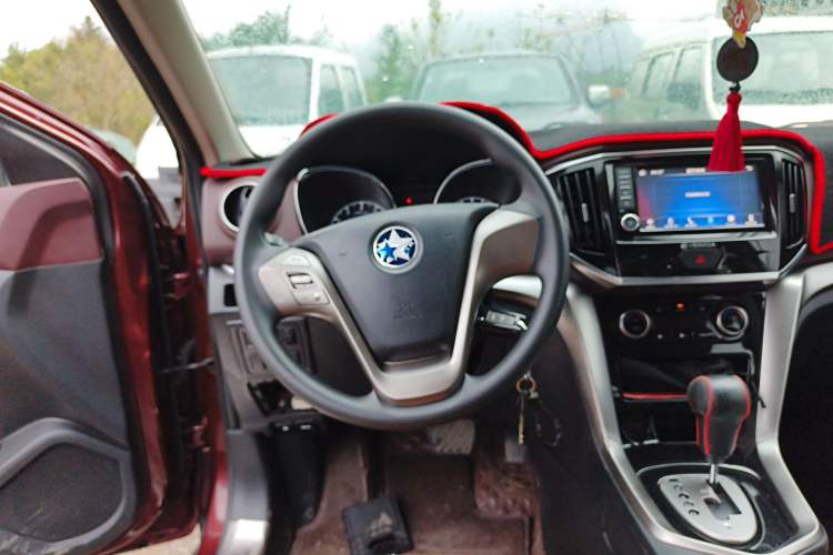Used Venucia T70X 2016 2.0L CVT SmartFun Sport Edition Steering Wheel