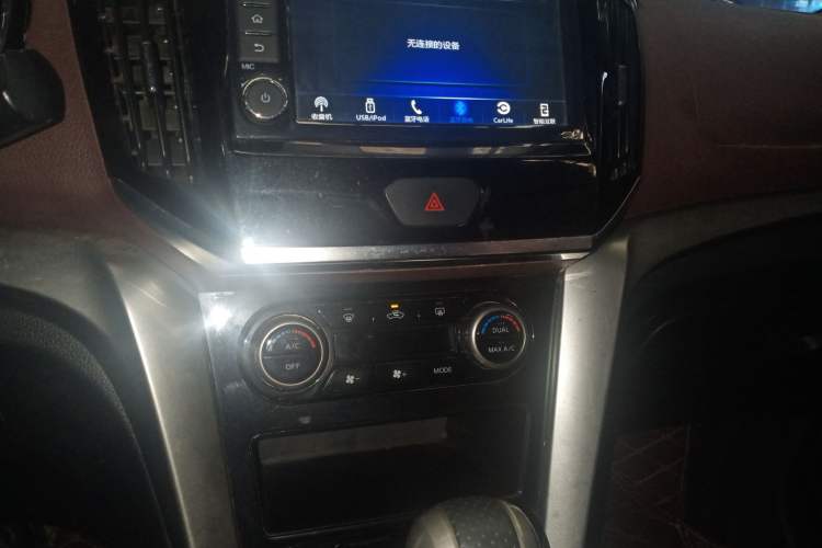 Used Venucia T70X 2016 2.0L CVT SmartFun Sport Edition Audio And AC Panel