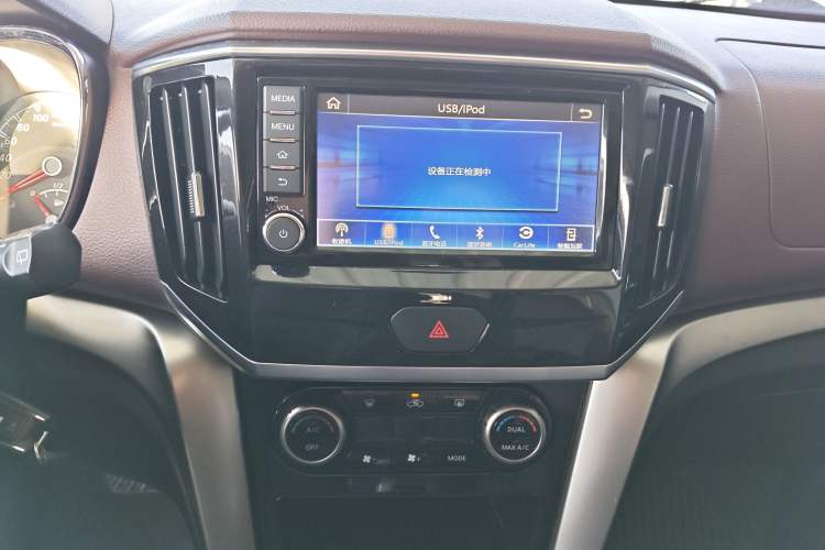 Used Venucia T70X 2016 2.0L CVT SmartFun Sport Edition Audio And AC Panel