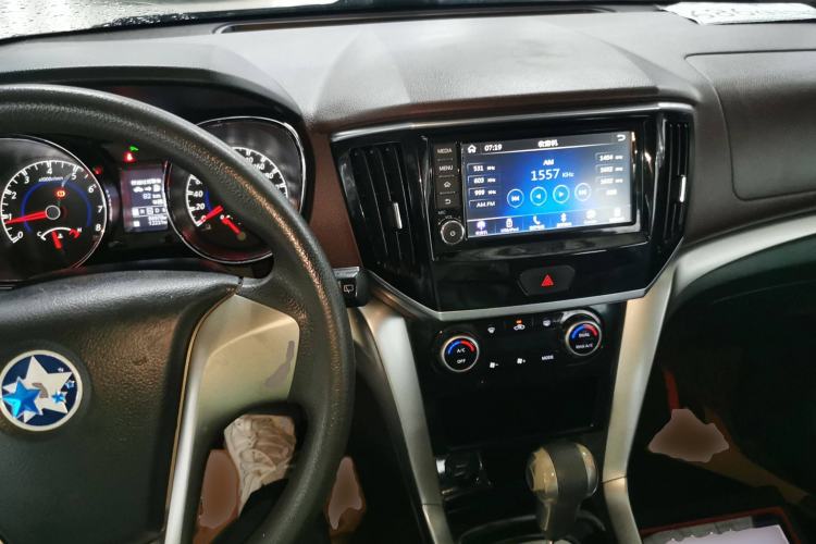 Used Venucia T70X 2016 2.0L CVT SmartFun Sport Edition Center Console