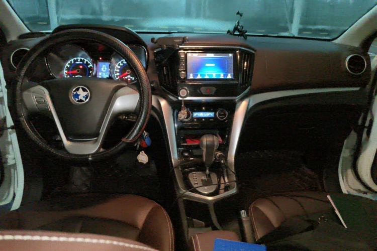 Used Venucia T70X 2016 2.0L CVT SmartFun Sport Edition Center Console