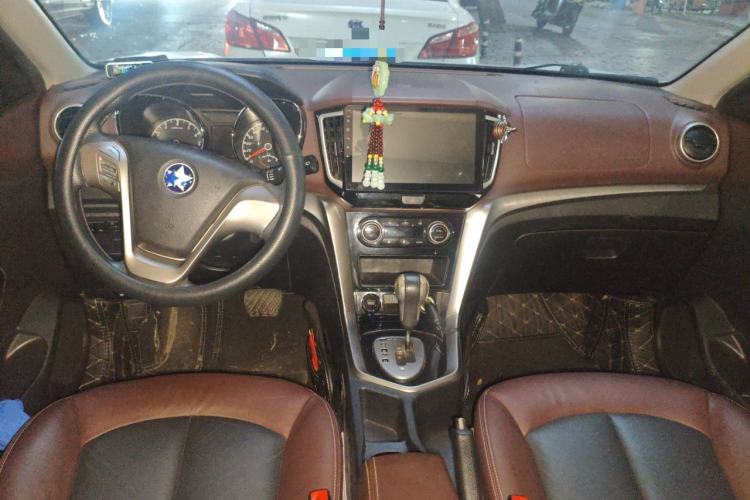 Used Venucia T70X 2016 2.0L CVT SmartFun Sport Edition Center Console