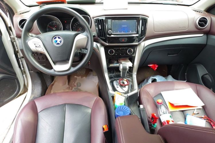 Used Venucia T70X 2016 2.0L CVT SmartFun Sport Edition Center Console