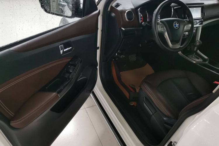 Used Venucia T70X 2016 2.0L CVT SmartFun Sport Edition Driver Seat