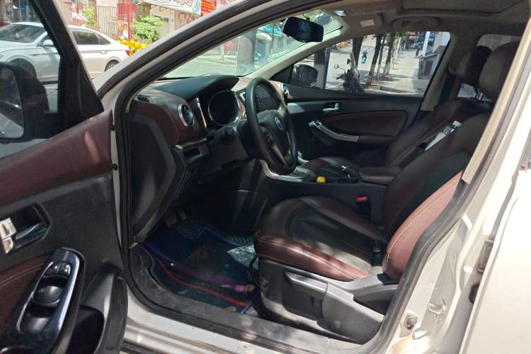 Used Venucia T70X 2016 2.0L CVT SmartFun Sport Edition Driver Seat