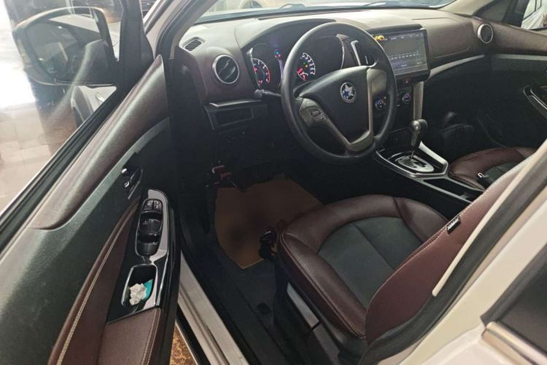 Used Venucia T70X 2016 2.0L CVT SmartFun Sport Edition Driver Seat