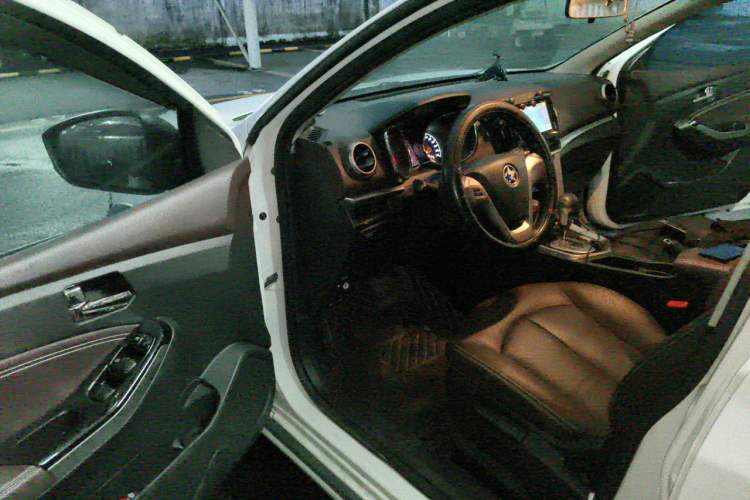 Used Venucia T70X 2016 2.0L CVT SmartFun Sport Edition Driver Seat