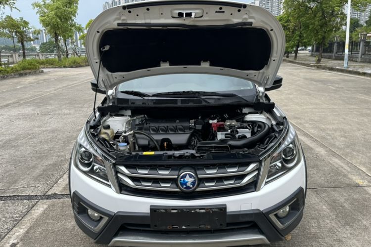 Used Venucia T70X 2016 2.0L CVT SmartFun Sport Edition Engine Bay