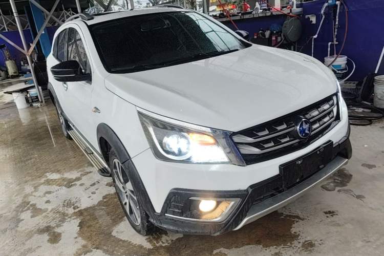 Used Venucia T70X 2016 2.0L CVT Smart Enjoyment Sport Edition Exterior 1