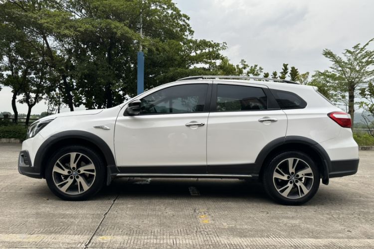 Used Venucia T70X 2016 2.0L CVT SmartFun Sport Edition Exterior 1